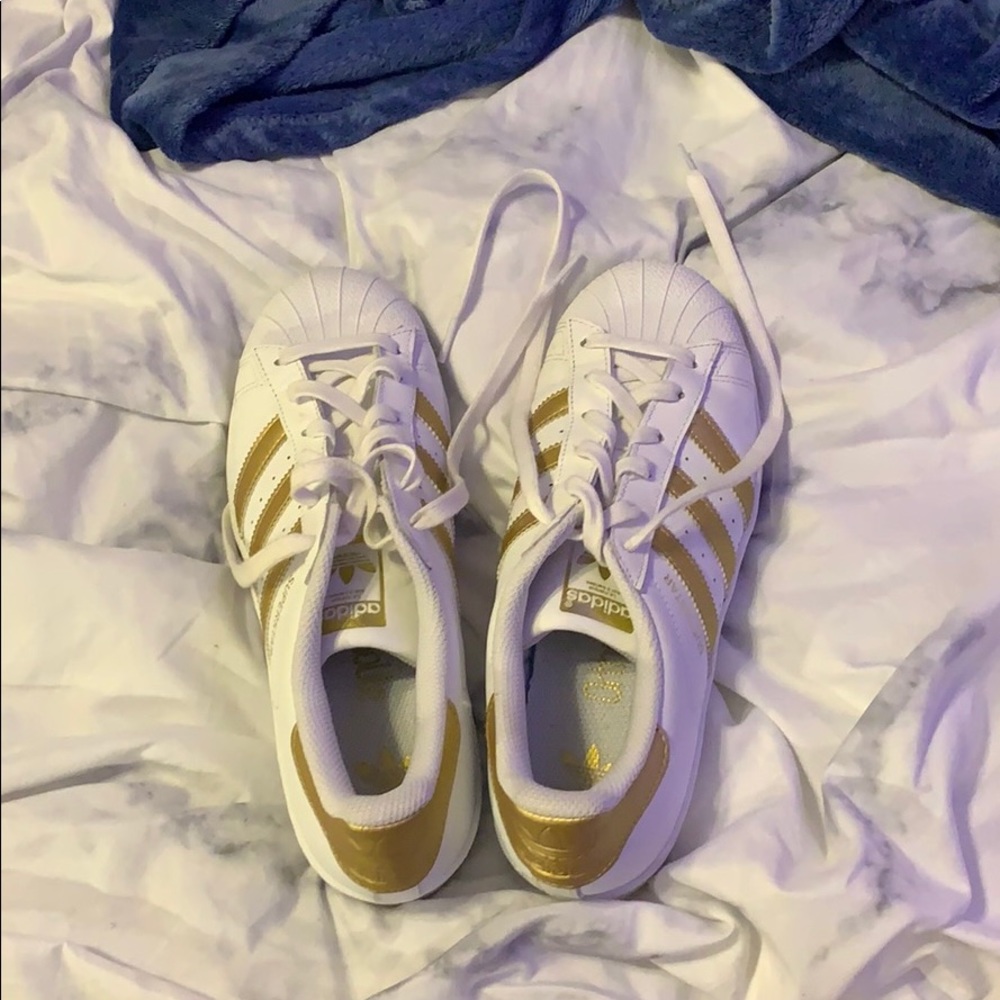 Adidas tennis shoes